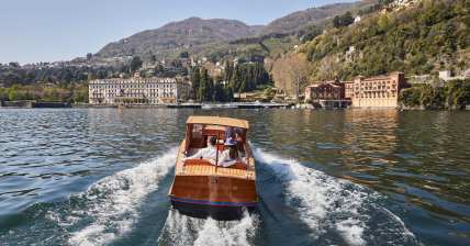 facebook-Linked_Image___Driver and 2 guests on the boat â Villa dâEste on the background(1)